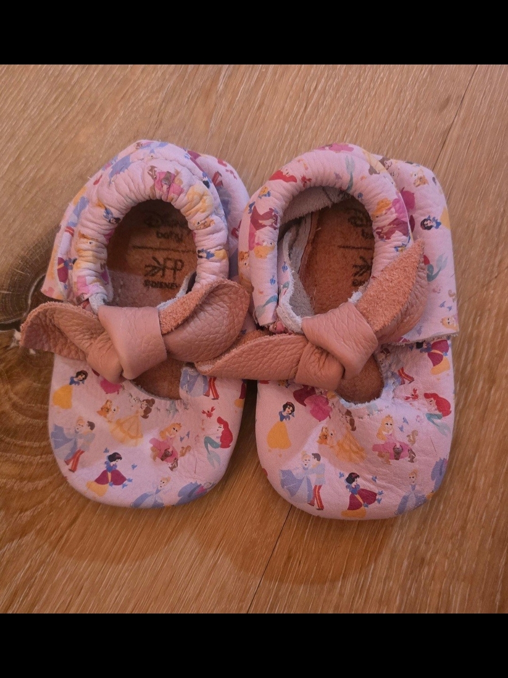 Freshly Picked Pink Disney Princess Bow Moccasins - Multicolor Print
